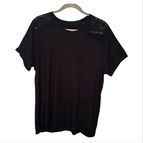 NEW Torrid Super Soft Black Tee with Lace Shoulders Plus Size 2 - Picture 1 of 7